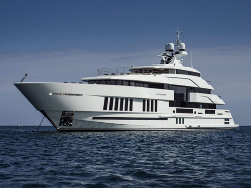 Круизная мега-яхта - M/Y LIFE SAGA - Admiral yachts - традиционная / с приподнятой рулевой рубкой / 10 кают