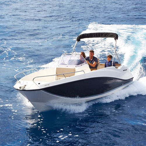 Открытый катер c подвесным мотором - Activ 555 Open - Quicksilver Boats - с центральной консолью / для спортивной рыбалки / макс. 6 человек