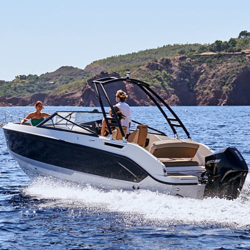 Моторная лодка с каютой боурайдер - Activ 675 Bowrider - Quicksilver Boats - c подвесным мотором / открытая / с двойной консолью
