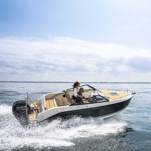 Моторная лодка с каютой c подвесным мотором - Activ 605 Cruiser - Quicksilver Boats - открытая / с двойной консолью / круизная
