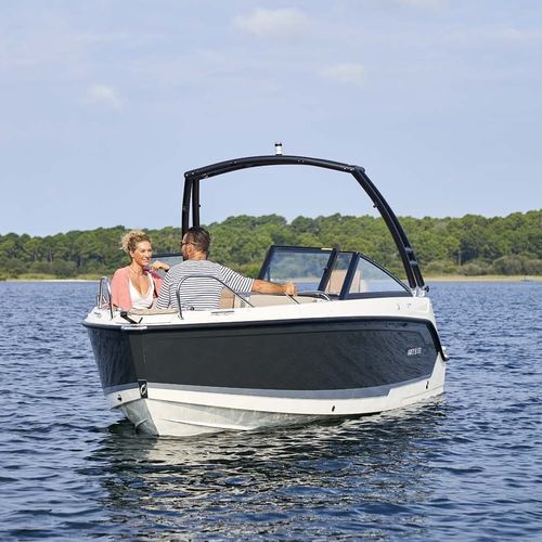 Моторная лодка с каютой c подвесным мотором - Activ 605 Bowrider - Quicksilver Boats - открытая / с двойной консолью / боурайдер