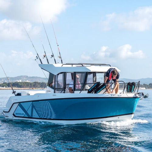 Рыболовно-прогулочный катер c подвесным мотором - 705 Pilothouse - Quicksilver Boats - дизельный / с рулевой рубкой / макс. 7 человек