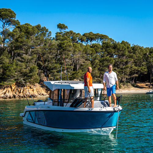 Рыболовно-прогулочный катер c подвесным мотором - 805 Pilothouse - Quicksilver Boats - двухмоторный / с рулевой рубкой / рыболовно-прогулочный