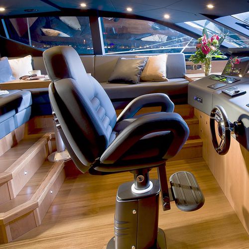 Сиденье пилот - P 416 A PRESIDENT AUTOMATIC  - Besenzoni SpA - для яхты / с подлокотниками / регулируемое