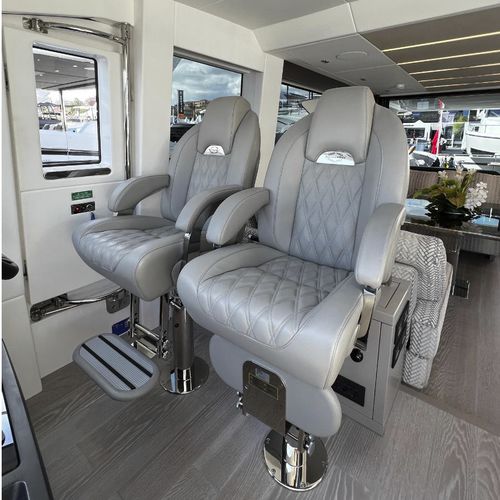 Сидение для пилота - P 442 F SEAGULL FISSA - Besenzoni SpA - для яхты / с подлокотниками / регулируемое