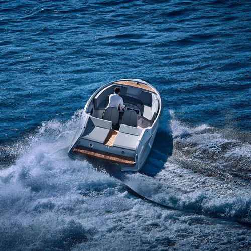 Небольшой катер с внутренним мотором - 858 Fantom Air - FRAUSCHER BOOTSWERFT - открытый / с центральной консолью / макс. 9 человек