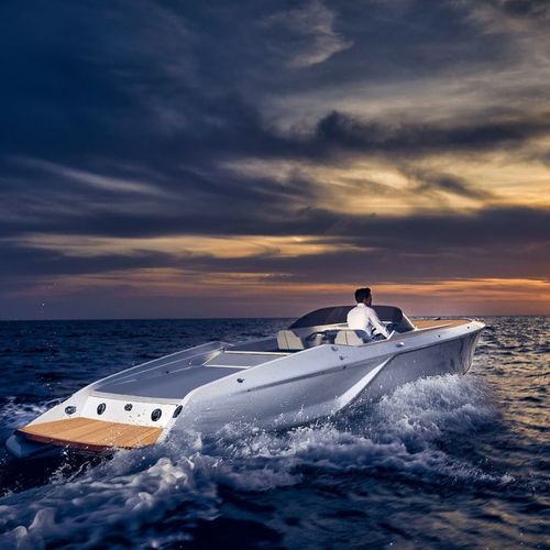 Небольшой катер с внутренним мотором - 858 Fantom - FRAUSCHER BOOTSWERFT - с двойной консолью / открытый / макс. 7 человек