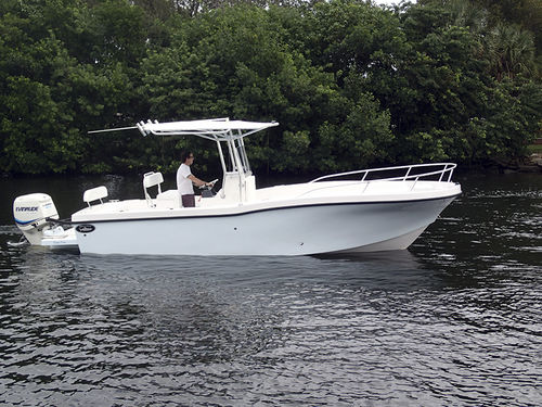 Открытый катер c подвесным мотором - 252 XF - Dusky Marine - для спортивной рыбалки / Т-образная верхняя часть