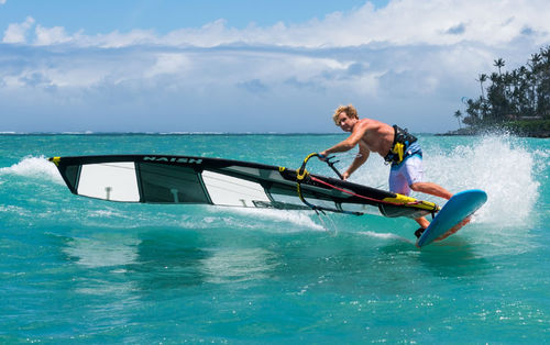 Парус для виндсерфинга для фрирайда - SL - Naish Windsurfing - слаломный / скорости / 7 лат