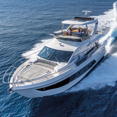 Круизная моторная яхта - 62 FLY - Absolute Yachts - с флайбриджем / POD IPS / 4 каюты