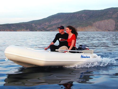 Надувная лодка c подвесным мотором - Travel 2 - Adventure Inflatable boats - складная / открытая / традиционная