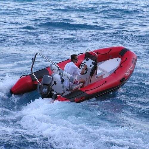 Надувная лодка c подвесным мотором - Vesta V-450 - Adventure Inflatable boats - полужесткая / с центральной консолью / открытая
