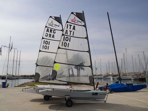 Ламинированная парусная ткань - AX ONE DESIGN / SKIFF - Contender BV - регата / из полиэстера / из арамида
