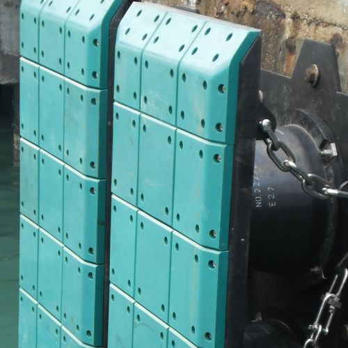 Кранец для порта - UHMW-PE  - Trelleborg Marine and Infrastructure - для рабочего катера / для пирса / панель