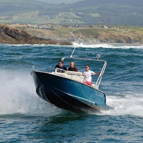 Открытый катер c подвесным мотором - M 650 - MOGGARO ALUMINIUM YACHTS - с центральной консолью / для спортивной рыбалки / из алюминия