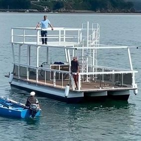 Понтоновый катер c подвесным мотором - M900 DOUBLE DECKER - MOGGARO ALUMINIUM YACHTS - двойной мост терраса / из алюминия / макс. 12 человек