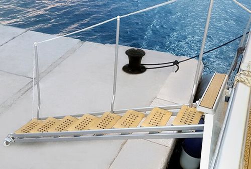 Лестница для катера - Sanguineti Chiavari produzione articoli nautici s. - для яхты / выдвижная / фиксированная