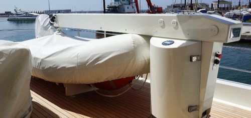 Подъемный кран для яхты - Sanguineti Chiavari produzione articoli nautici s. - для палубы / со стрелой / гидравлический
