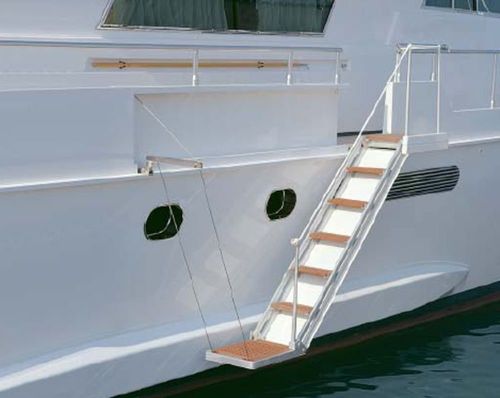 Лестница для яхты - Sanguineti Chiavari produzione articoli nautici s. - боковая / забортный трап / гидравлическая