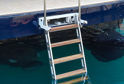 Лестница для катера - Sanguineti Chiavari produzione articoli nautici s. - выдвижная / для купания / для посадки на судно