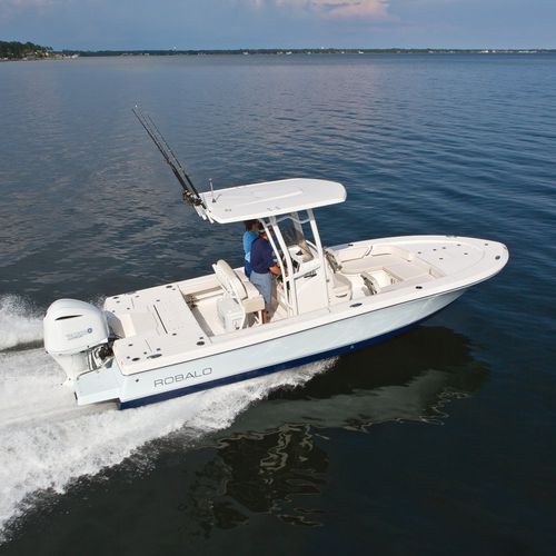 Судно для плавания в закрытых водах c подвесным мотором - 246 CAYMAN - Robalo - с центральной консолью / для спортивной рыбалки / макс. 9 человек