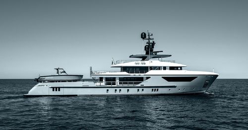 Круизная мега-яхта - Arrow - Cantieri Navali San Lorenzo - с приподнятой рулевой рубкой