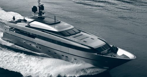 Спортивная супер-яхта - Stella M - Cantieri Navali San Lorenzo - с приподнятой рулевой рубкой / корпус водоизмещающего типа / корпус глиссирующего типа