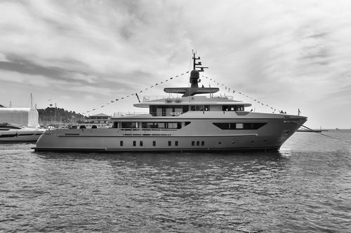 Супер-яхта для экспедиций - Globas - Cantieri Navali San Lorenzo - траулер / с приподнятой рулевой рубкой