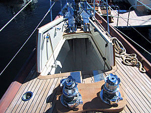 Палубный люк для катера - 3500 Series - Freeman Marine Equipment - квадратный / открывающийся / заподлицо