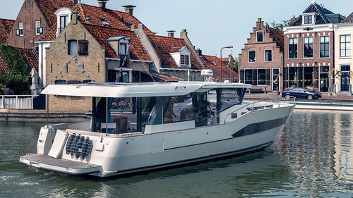 Быстроходный катер для навигации в прибрежных водах - 12 Sedan - DELPHIA Yachts - с внутренним мотором / дизельный / с рулевой рубкой