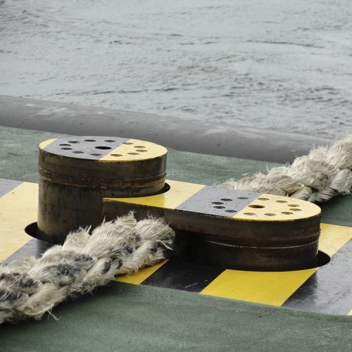 Полуклюз для судна - Damen Marine Components - с роликом / убирающийся