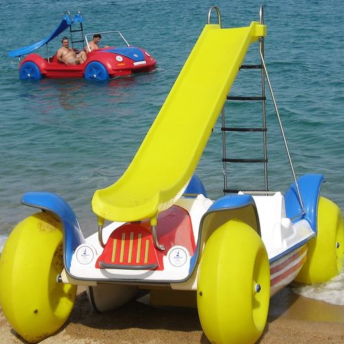 Прогулочный катамаран 4 места - PHF - AVENTURAS AQUATICAS - LA NORIA - из полиэстера / из стекловолокна / с горкой