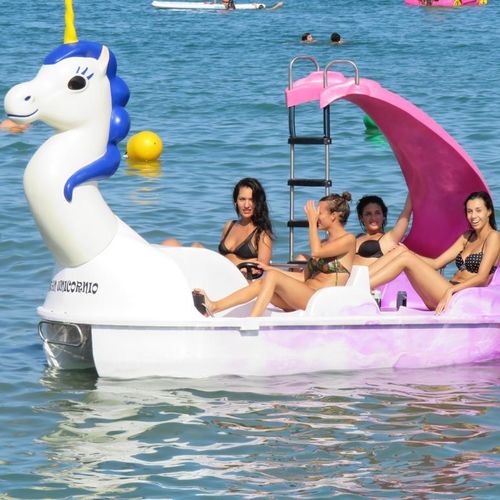 Прогулочный катамаран 4 места - GRAN UNICORNIO - AVENTURAS AQUATICAS - LA NORIA - из полиэтилена / с горкой