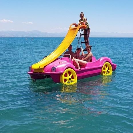 Прогулочный катамаран 4 места - NEWBEETLE - AVENTURAS AQUATICAS - LA NORIA - с горкой