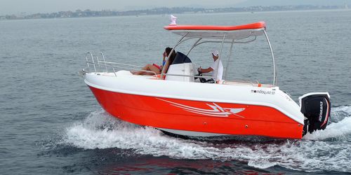 Прогулочный катер с каютой c подвесным мотором - 650 SD - Moonday Yachts - открытый / с центральной консолью / спортивный