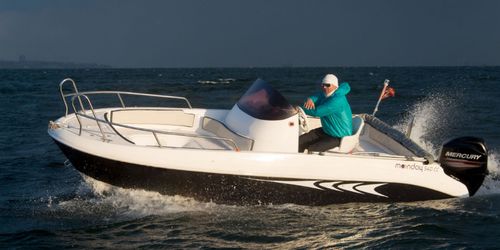 Открытый катер c подвесным мотором - 540 SD - Moonday Yachts - с боковой консолью / спортивный / солнечная ванна