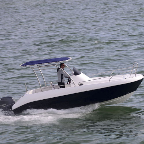 Открытый катер c подвесным мотором - 600 WA - Moonday Yachts - с центральной консолью / спортивный / солнечная ванна