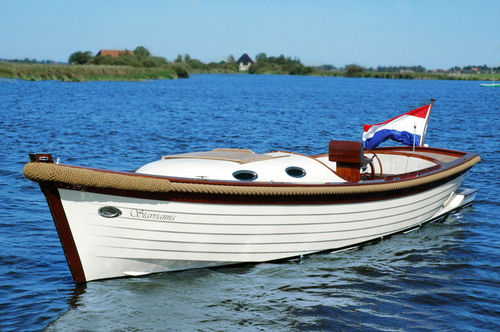 Быстроходный катер с внутренним мотором - 34 HTR  - Moonday Yachts - открытый / речной / с кабиной