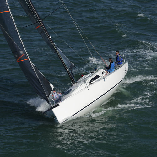 Круизно-гоночный парусник - J99  - J Composites / J Boats - гоночный / спортивная килевая яхта / смешанного типа