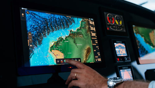 Многофункциональный прибор гидролокатор - NSO 4 - Simrad Yachting - устройство считывания с карт / для катера / цифровой