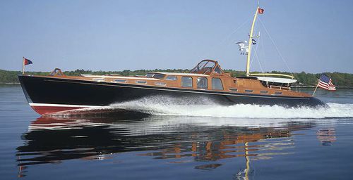 Традиционная моторная яхта - LIBERTY - Hodgdon Yachts - традиционная / с флайбриджем / корпус водоизмещающего типа
