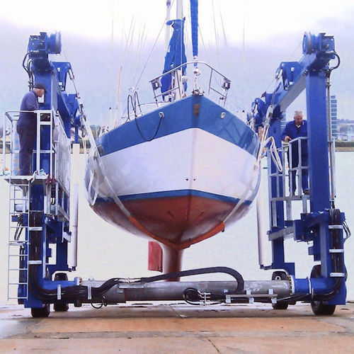 Судоподъемник на 4-х колесах - Slipway Hoist - Wise Boat Hoists - амфибийный / с регулируемой по ширине траверсой