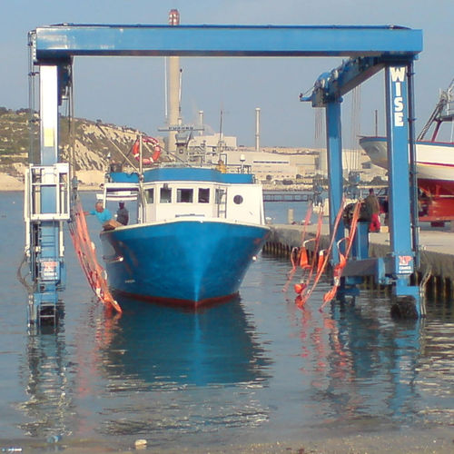 Судоподъемник на 4-х колесах - Wise Boat Hoists - амфибийный