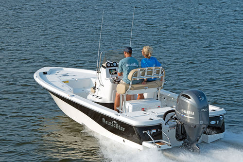 Судно для плавания в закрытых водах c подвесным мотором - 215 XTS - Nautic Star Boats - с центральной консолью / открытое / кроссовер