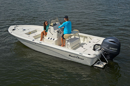 Судно для плавания в закрытых водах c подвесным мотором - 2200  - Nautic Star Boats - с центральной консолью / открытое / для спортивной рыбалки