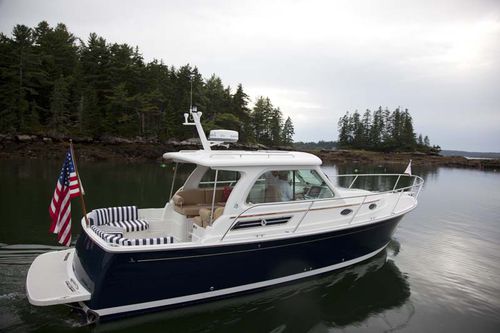 Прогулочный катер с каютой с внутренним мотором - 30 - Back Cove Yachts - хардтоп / лобстер