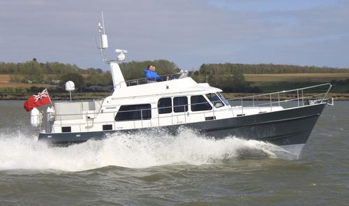Быстроходный катер с внутренним мотором - HARDY 42 - Hardy Marine - дизельный / гибридный дизель-электрический / двухмоторный