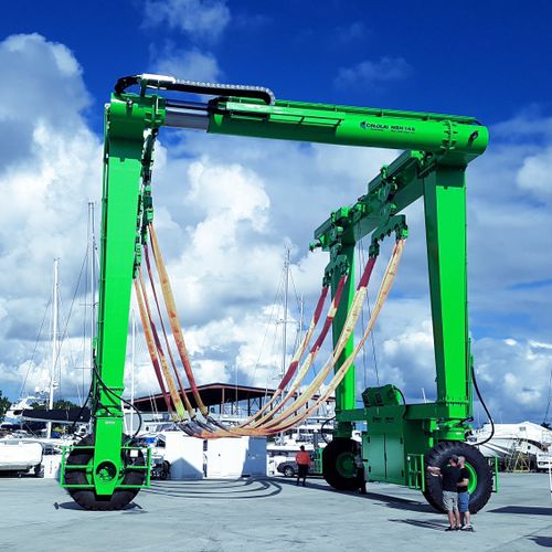 Судоподъемник с дистанционным управлением - MBH 145 telescopic - CIMOLAI TECHNOLOGY SPA - с регулируемой по ширине траверсой