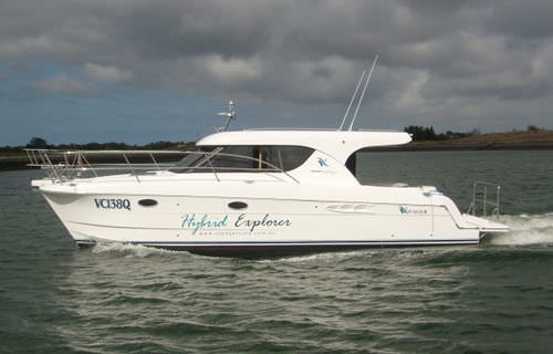 Быстроходный катер катамаран - V1040 Explorer - Voyager Catamarans - с внутренним мотором / дизельный / двухмоторный