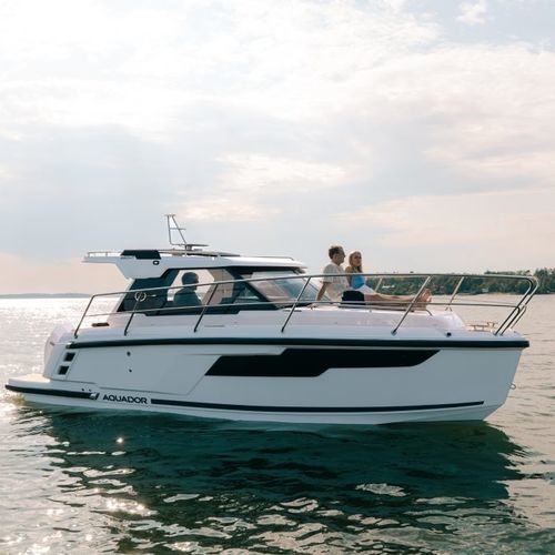 Прогулочный катер с каютой c подвесным мотором - 250 HT - Aquador - хардтоп / макс. 7 человек / 1 каюта